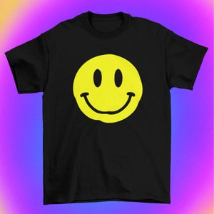 SMILING FACE TEE - Unisex Adult T Shirts Black 100% Cotton Gildan (64000) Crew T Shirt With A Bright Yellow Smilie Face, Retro And Timeless