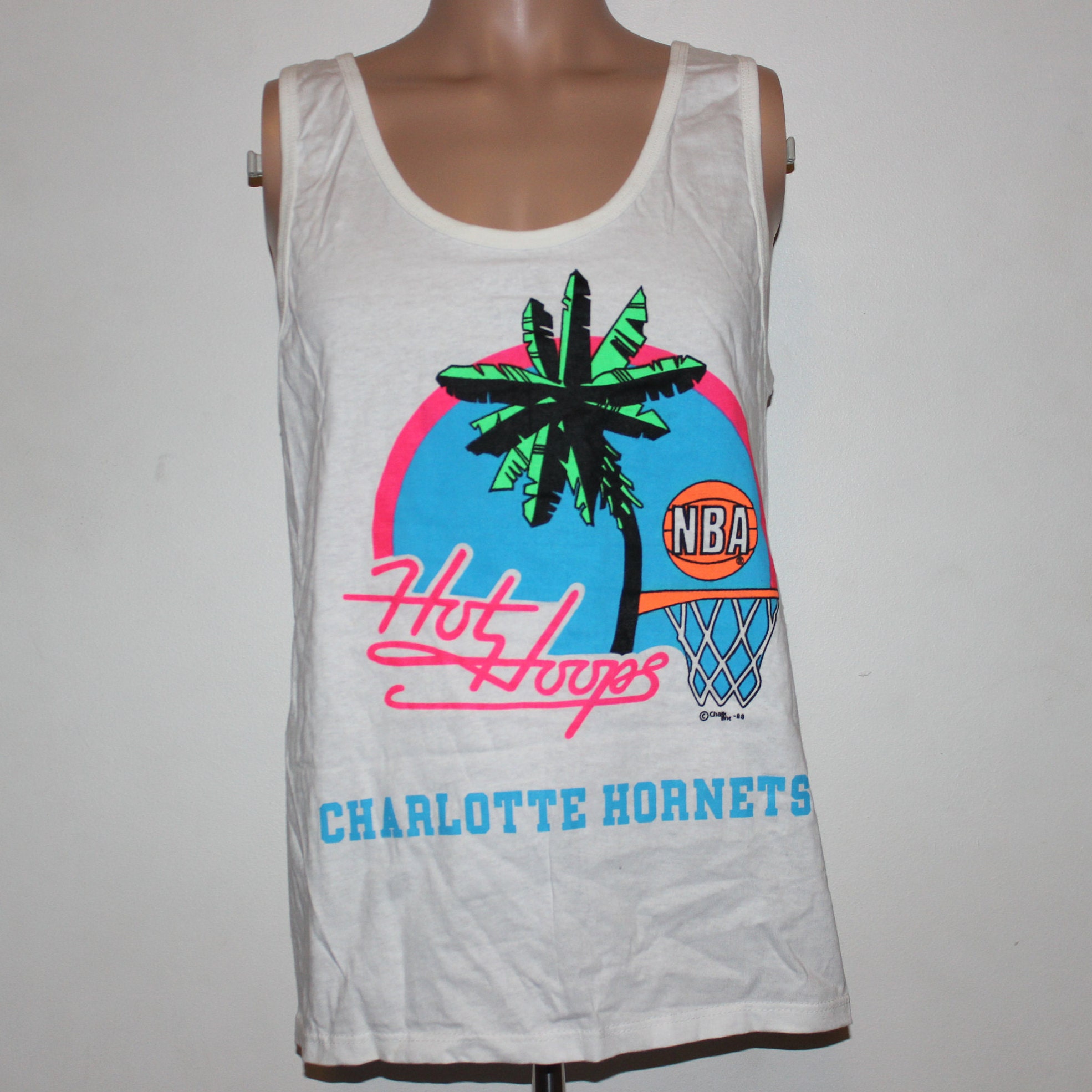 Vintage Deadstock Charlotte Hornets Chalk Line NBA Tank L