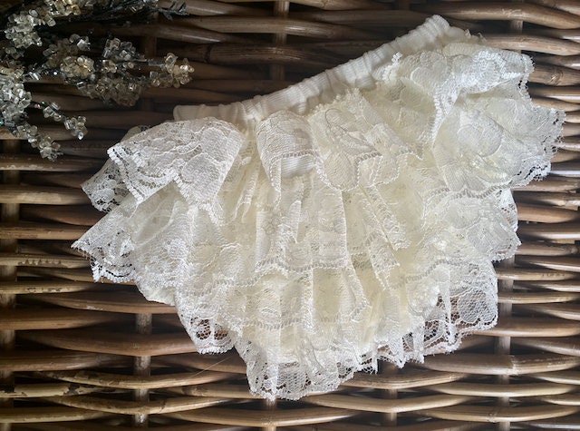 特売 White Etsy - Shorts Ruffle Lace パンツ