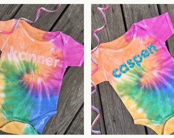 Tie Dye Onsie, Retro Hippie Baby, Newborn Coming Home Name Outfit, Personalized Rainbow Baby 1st Birthday, Gender Neutral Baby Shower Gifts