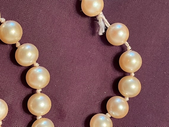 1960s Glass Bead Faux Pearl Necklace - image 3