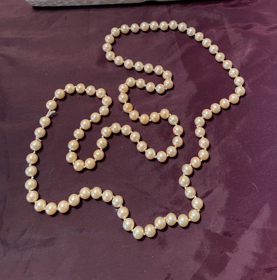 1960s Glass Bead Faux Pearl Necklace - image 2