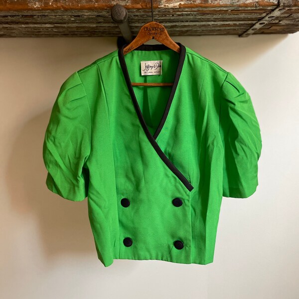 KELLY GREEN STRIPED BUTTON UP TOP