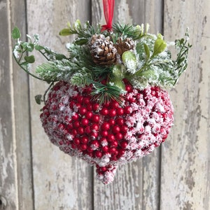 Christmas Berry Ball Ornament, mistletoe kissing ball, Kissing Ball, Christmas floral, mistletoe ball, Red Berry Kissing ball, Keleas