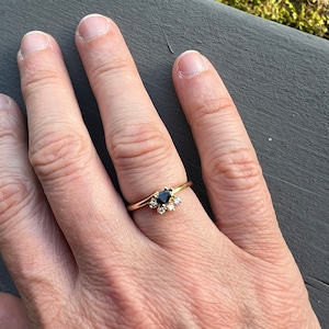Blue sapphire and diamond 14k yellow gold ring, size 6.5
