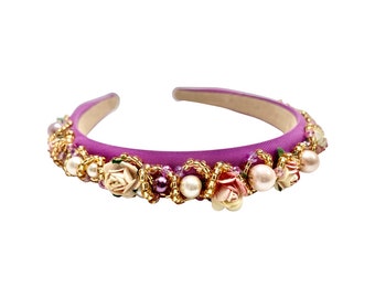 Handgemaakte mauve hoofdband met papieren rozen, parels en kristallen