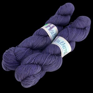 MY Sock Handgefärbtes 100g 4 fädiges Fingering Schurwolle Garn aus Merino-Yak-Nylon Purple Hills