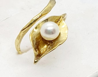 Hand-Sculpted Gold Calla Lily Ring: Adjustable Pearl Band