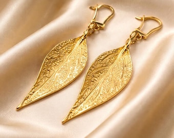 Pendientes colgantes de hoja de olivo de oro de 14k hechos a mano: diseño botánico esculpido