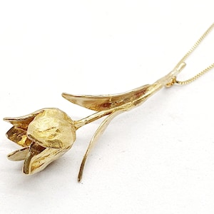 Handmade Solid Gold Tulip Necklace: Sculpted Floral Pendant