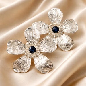 Handgemachte Silber Blumen Ohrstecker, Sterling Silber Ohrstecker, botanischer Statement Schmuck