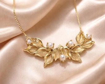 Gold Leaf Pearl Necklace, Nature Inspired Bridal Jewelry, Handmade Botanical Freshwater Pearl Statement Necklace, Elegant Gold Jewelry