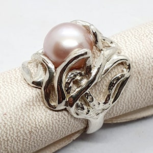 Pink Pearl Ring ,Silver Pearl Ring ,Natural Pearl Ring ,Pearl Bold Dome Ring ,Large Pearl Boho Ring ,Birthstone Pearl Ring ,Handmade Ring