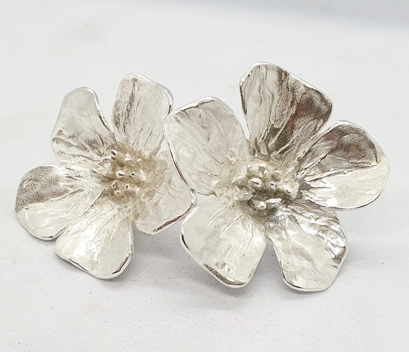 Orecchini a bottone in argento sterling con fiore di ranuncolo Composizione floreale Borchie in argento 925 Gioielli Gioielli per il corpo Orecchini Regali per lei Gioiello di cristallo - Italia