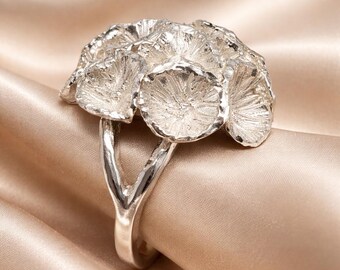 Anello in argento sterling con corallo scolpito a mano: gioielli ispirati all'oceano