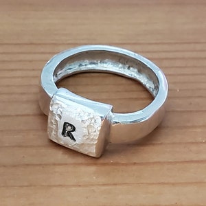 Anel de nome masculino com letra de prata, anel de monograma de prata sólida, anel de sinete de prata personalizado, anel de prata unissex personalizado inicial, joias finas