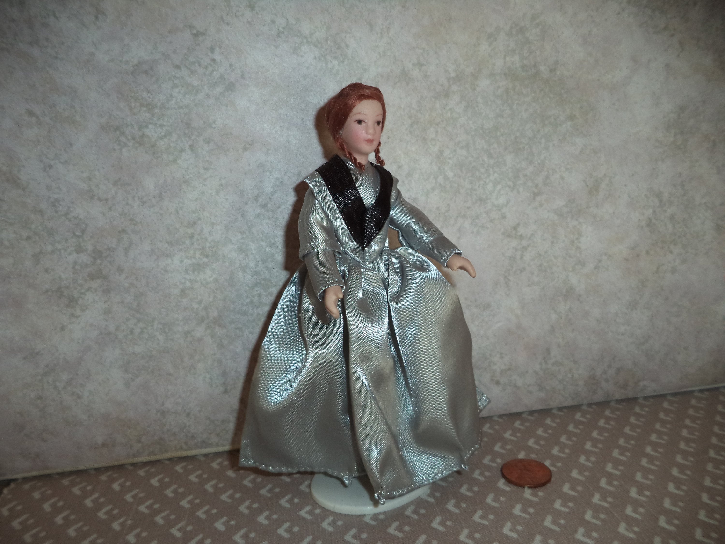 DOLLHOUSE MINIATURE VICTORIAN STYLE PORCELAIN MAN or FATHER DOLL 1:12 POSABLE