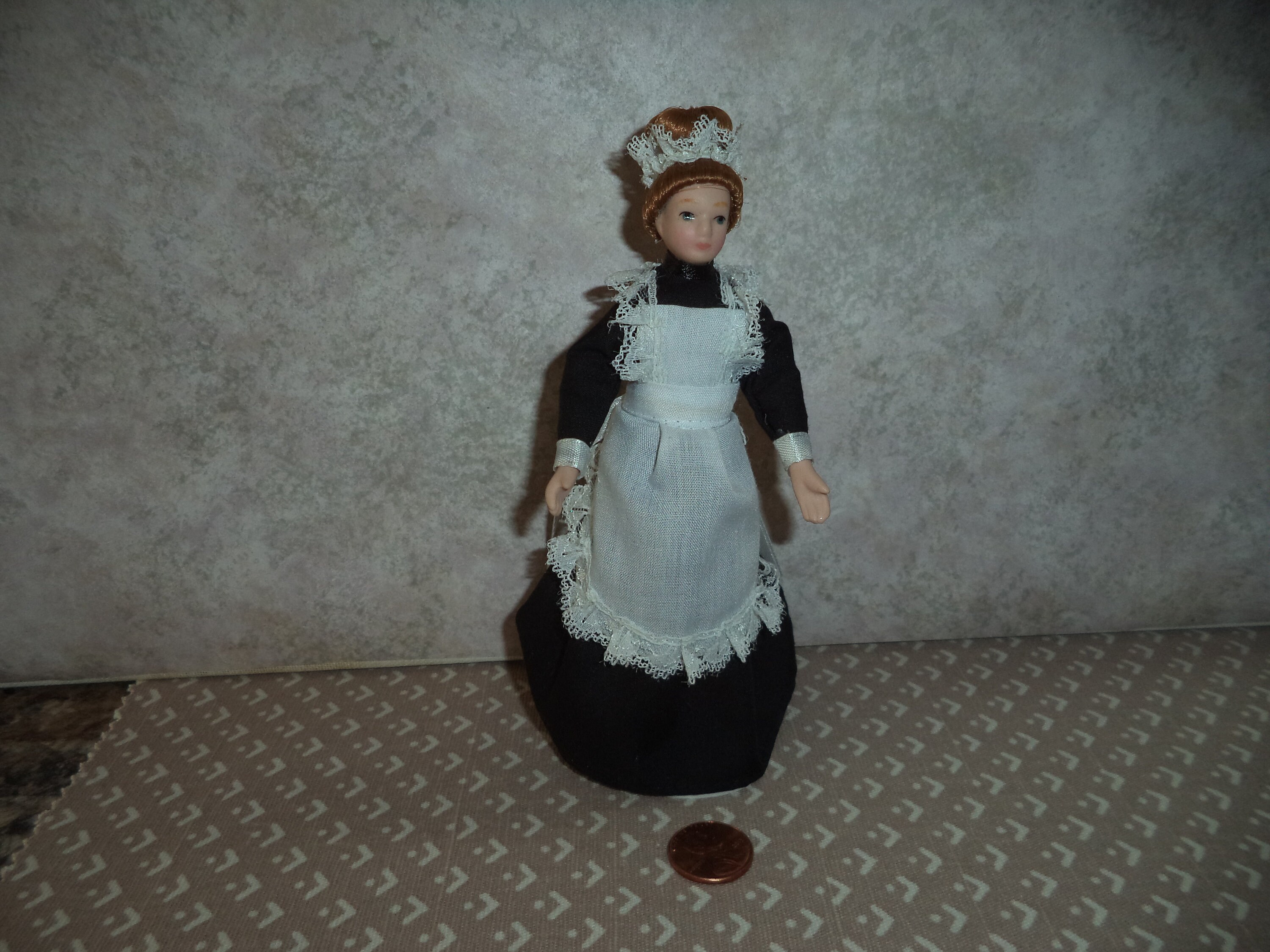 DOLL HOUSE MINIATURE ELEGANT PORCELAIN VICTORIAN GRANDMA DOLL POSEABLE