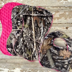 Camo Real Tree Baby Bib & Three 3 Burp cloth Set Camouflage Print contoured burpcloth pink back minky image 1