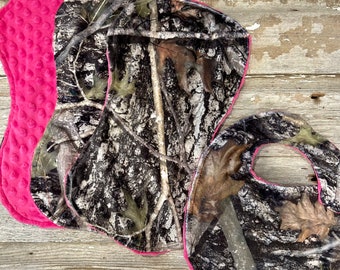 Camo Real Tree Baby Bib & Three 3 Burp cloth Set - Camouflage Print - contoured burpcloth -pink back - minky