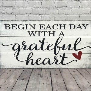 Rustic Inspirational Decor - Begin Each Day With A Grateful Heart - Pallet Sign - Farmhouse Decor - Rustic Sign - Housewarming Gift