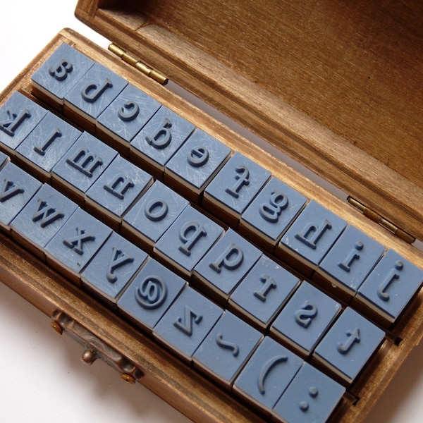 Stempelset abc /30 Teile in Holzbox/Stempel Alphabet
