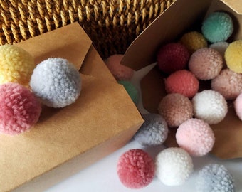 24 Pompons Pompoms in verschiedenen Pastelltönen