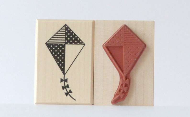 Stamping Dragon kites