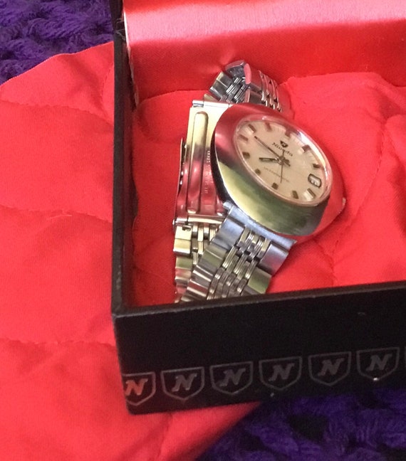 Vintage NIVADA ULTRAMATIC WATCH View 2