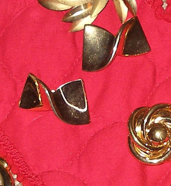 Vintage DESIGNER ESTATE Golden JEWELRY - image 4