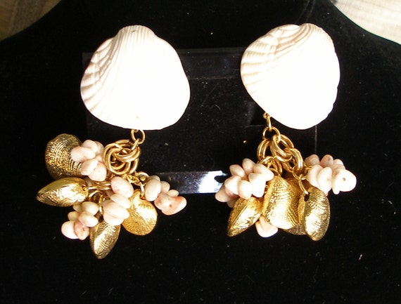 Exquisite GOLDEN SHELL RUNWAY Bracelet and Earrin… - image 3