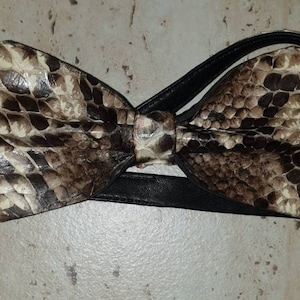 Große Python Schlangenleder Fliege L1