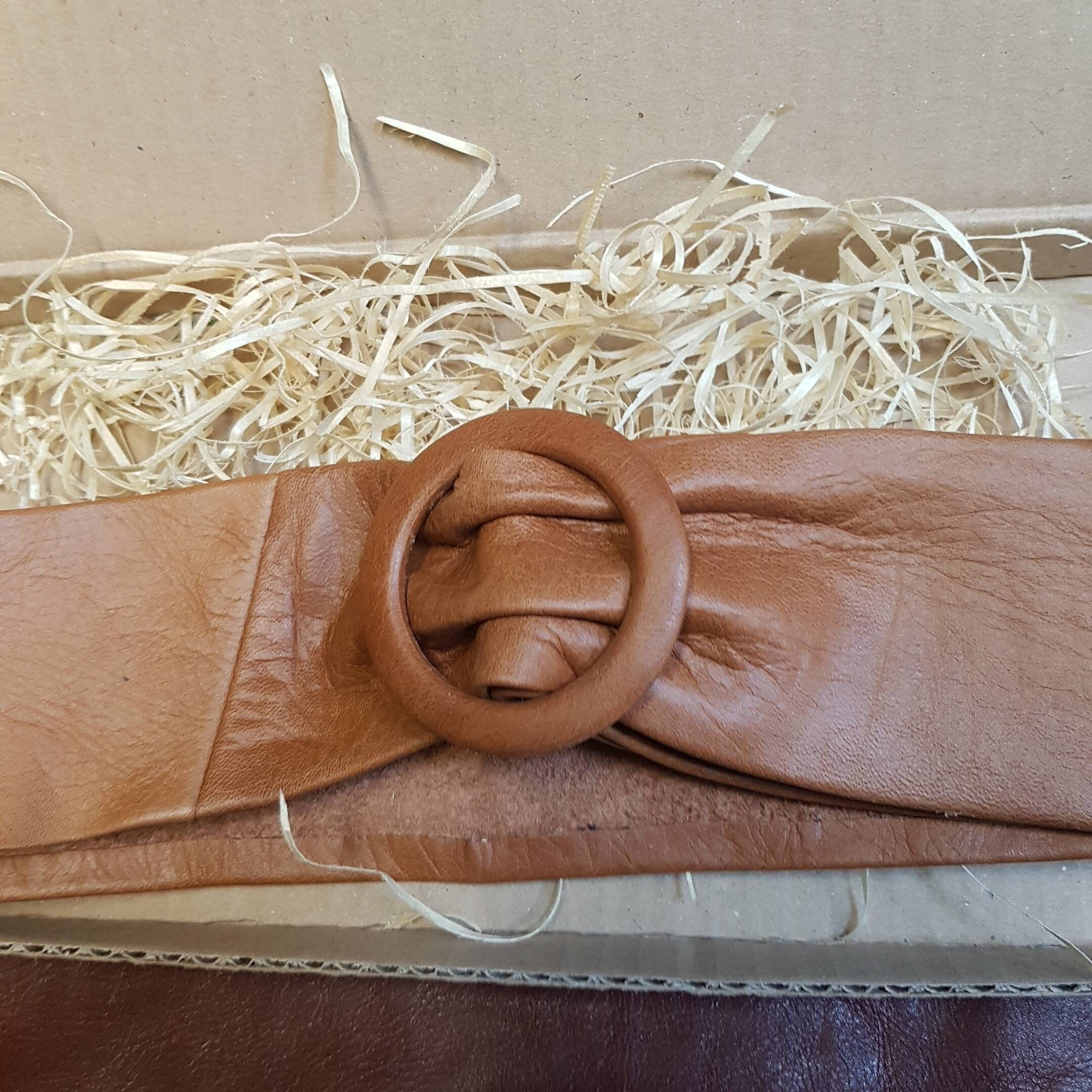 Vintage 80s Wide Leather Obi Belt White Textured Made in France Statement Sz S/M Obi Belt for sale | eBay main image 4