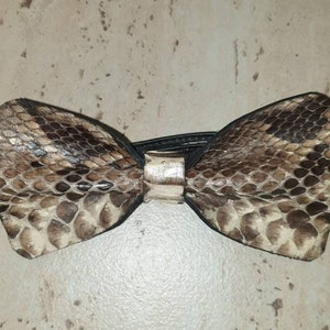 Große Natur Python Schlangenleder Fliege L3