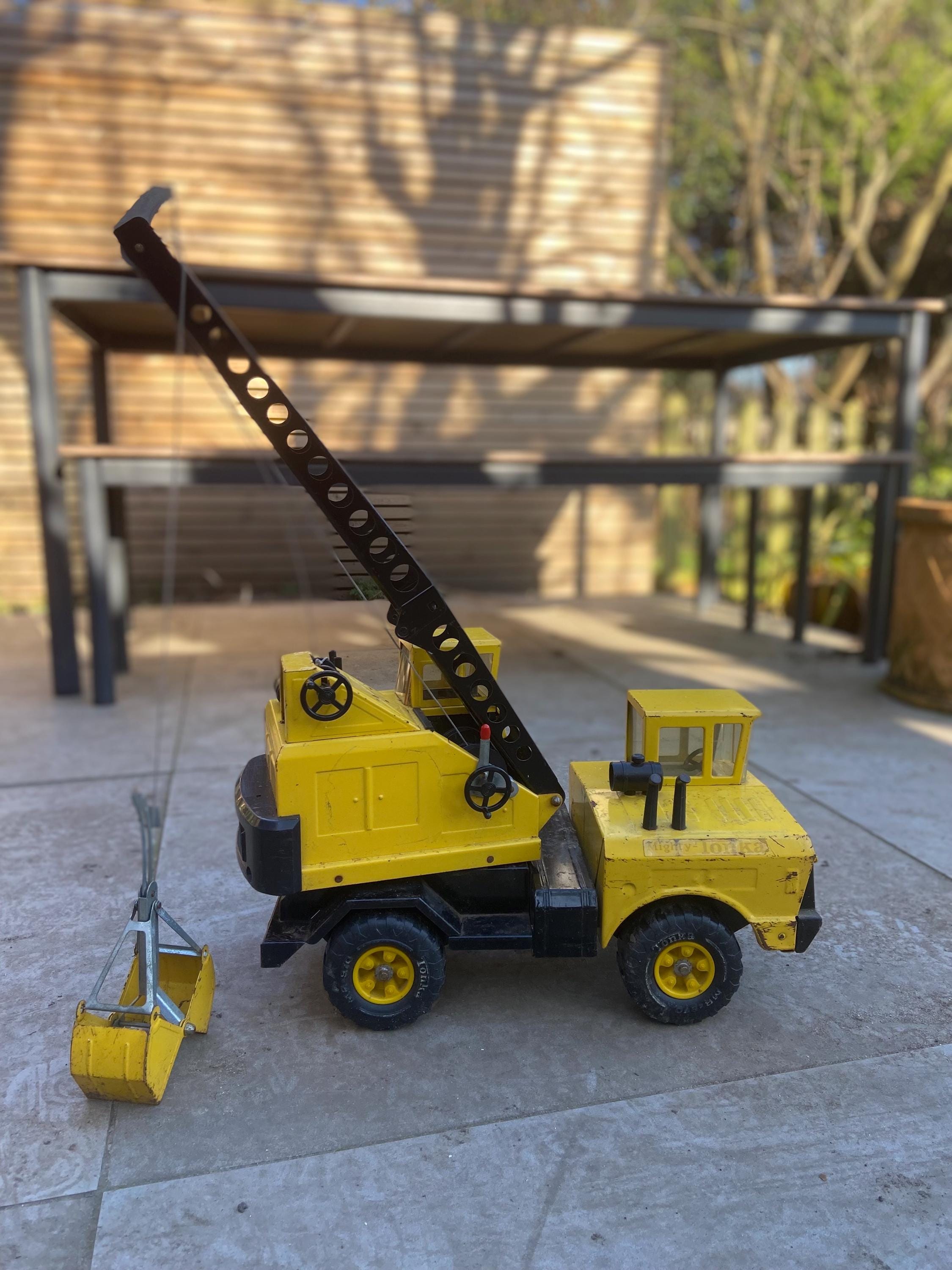 Vintage Tonka Mighty Crane – Pressed Steel Toy, Original Yellow