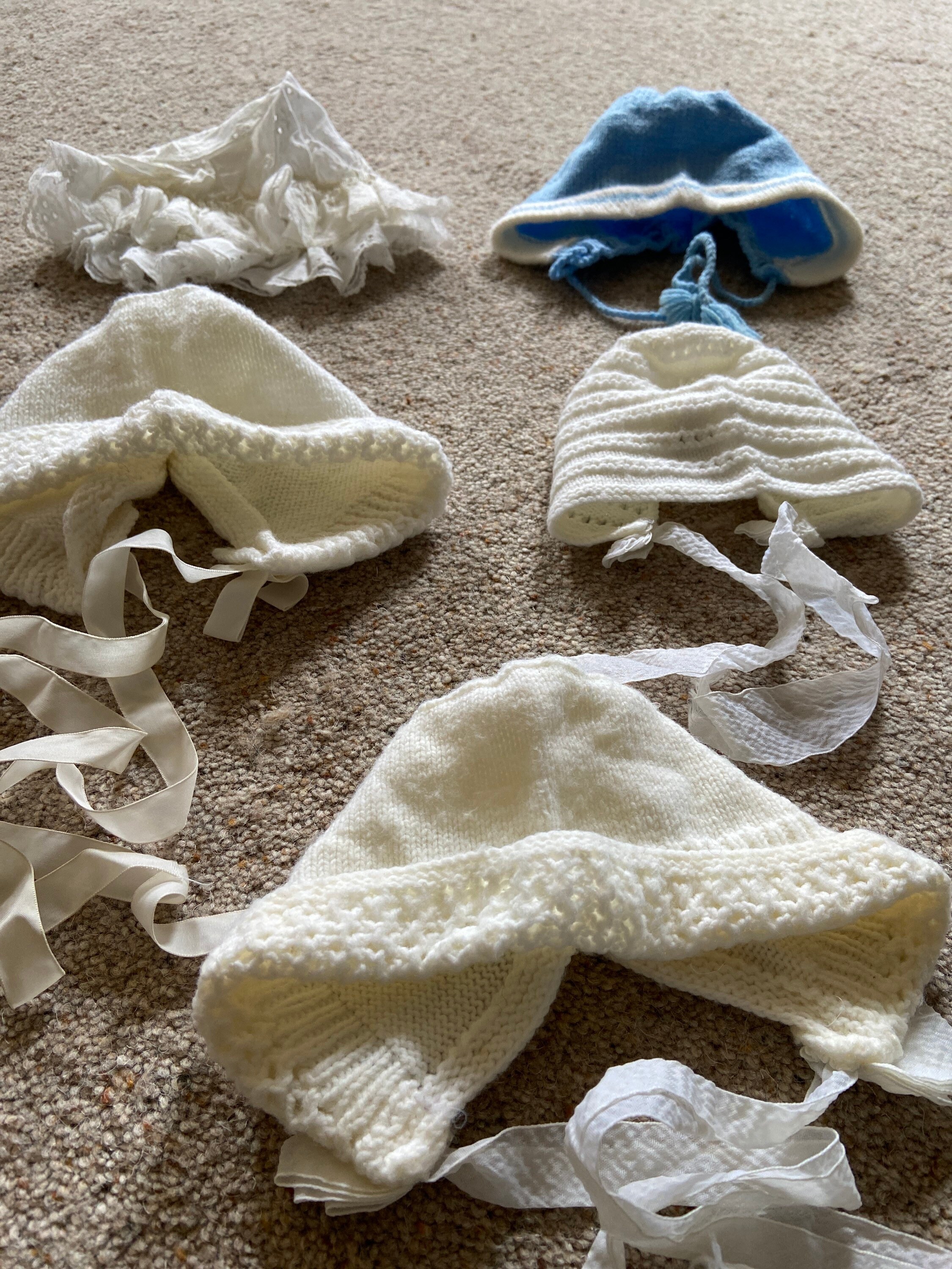 Bonnet ancien en fine batiste - Broderie anglaise et dentelle aux
