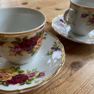 Ensemble tasse à thé et soucoupe MZ Czech Republic vintage : bordure florale en or rose