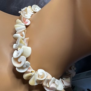 Vintage Handmade White / Pink Shell Curls Choker | Vintage Summer Holiday Shell Necklace