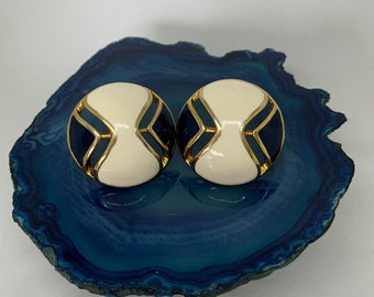 Pendientes de clip de cúpula de oro vintage / clip redondo de esmalte blanco y azul - en pendientes / joyería retro