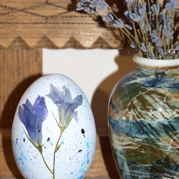 Rustic Easter wood egg with Real dried flower-Easter decoration-Easter decor-Wood eggs-Natural decoupage egg-Shabby chic-Blue-Eco friendly