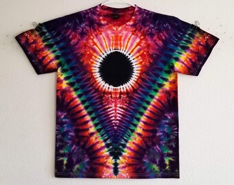 ¡Camisa mediana con efecto tie-dye "Total Solar Eclipse"!