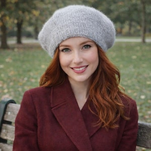 PDF herunterladen: Strickanleitung für eine Damenmütze, eine Pariser Baskenmütze oder eine Wintermütze aus Merinowolle.