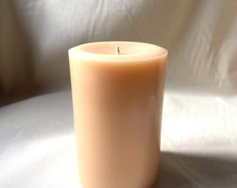 Vela cilíndrica color arena del desierto – Vela artesanal de 4x6 pulgadas – Decoración minimalista neutra – Estilo de hogar en tonos tierra cálidos