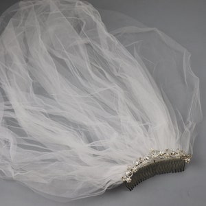 Vintage Wedding Veil with Silver Comb image 2