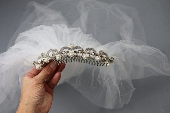 Vintage Wedding Veil with Silver Comb - image 1