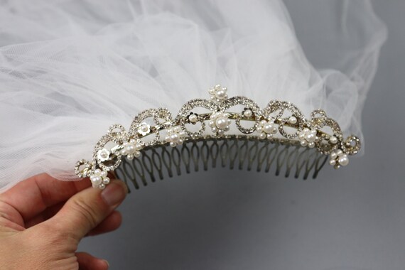 Vintage Wedding Veil with Silver Comb - image 4