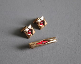 Vintage Mid Century Men's Gold and Red Cuff Link Tie Bar Set