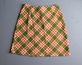 Vintage A Line Green Red Plaid Skirt - Size 10