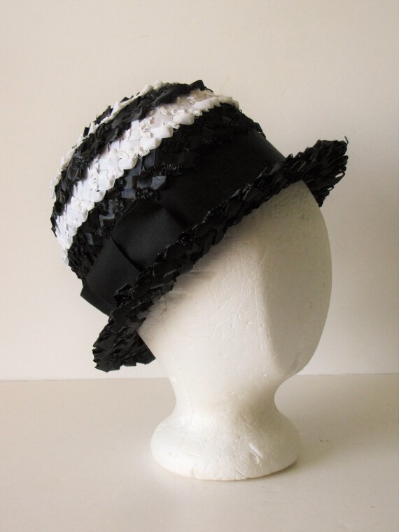 Vintage Black & White Summer Straw Hat - image 3
