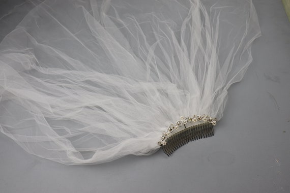 Vintage Wedding Veil with Silver Comb - image 5